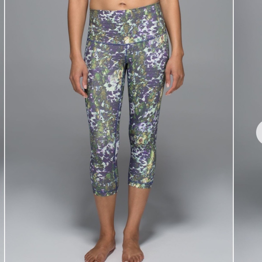 Lululemon Wunder Under Crop Full-On Luxtreme Floral Sport White Multi